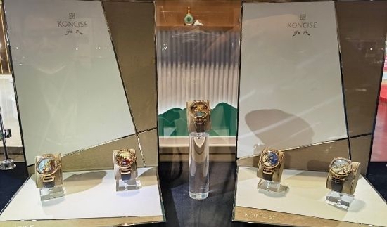 最新五虎上将腕表系列在现场展出