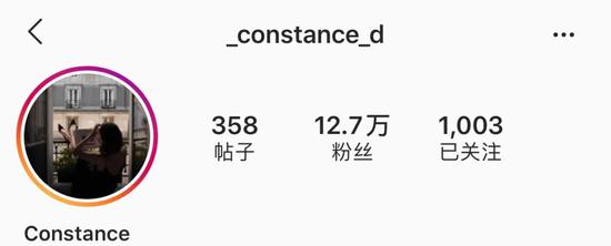 这些只会穿“黑白灰”的女人 都能当时尚博主了插图(23) 这些只会穿“黑白灰”的女人 都能当时尚博主了