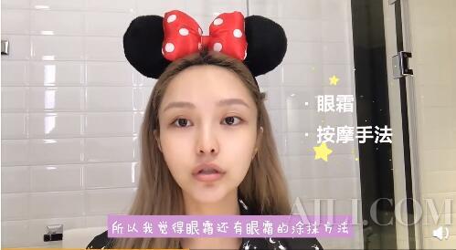 周扬青这么注重护肤手法不愧是零瑕肌 周扬青这么注重护肤手法不愧是零瑕肌