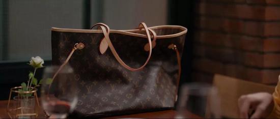 Neverfull 是陈可拿到的第一款奢侈品