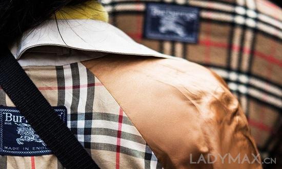 在保守和变革间徘徊的Burberry,面对业绩压力也不得不在奢侈品牌这场年轻化战役中加速前进