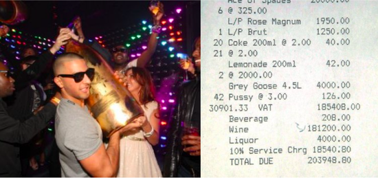 PlayGround夜店店员举着黑桃A的Midas香槟；图片来源：Splash