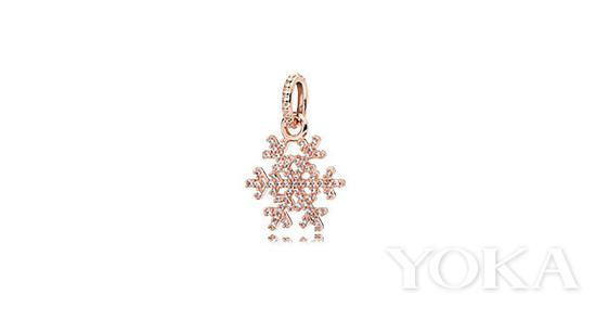 PANDORA 玫瑰系列闪亮的雪花吊坠,¥ 898,图片来自潘多拉官网。