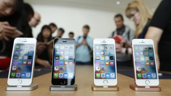(四色 iPhone SE,图源:Hindustantimes)