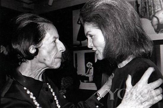 戴安娜·弗里兰和杰奎琳·肯尼迪,图片来自Diana Vreeland Legacy。