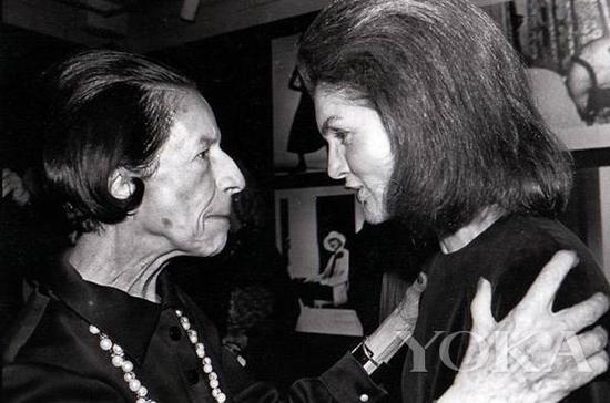 戴安娜·弗里兰和杰奎琳·肯尼迪，图片来自Diana Vreeland Legacy。