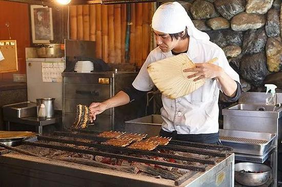 日本较为传统的蒲烧鳗鱼店。