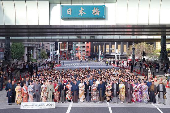 由三井不动产主办、自2006年起每年夏天在日本桥地区举办的东京和服周