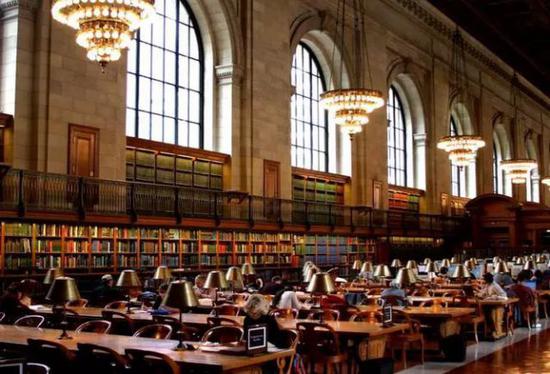 纽约公共图书馆是世界五大著名图书馆之一。