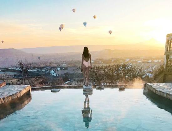 棉花堡温泉 图片来源自TravelBreak - Stephanie Be Travel Blog