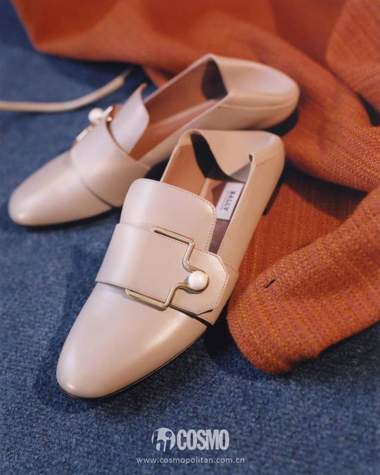 小白鞋上面得有个魔术贴才叫fashion