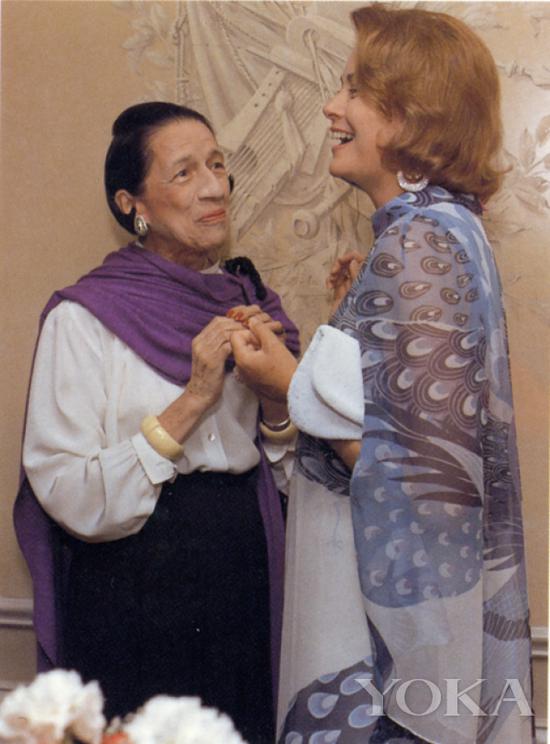 戴安娜·弗里兰和格蕾丝·凯莉,图片来自Diana Vreeland Legacy。