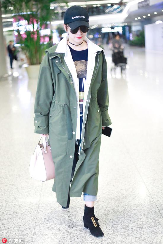 小白鞋上面得有个魔术贴才叫fashion