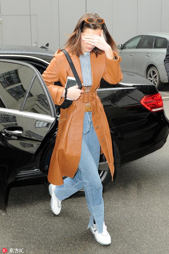 小白鞋上面得有个魔术贴才叫fashion