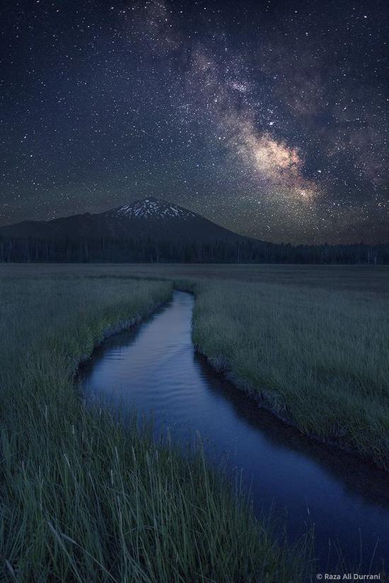 夜晚南姐妹火山 图片来源自crossingislandnatur.tumblr.com