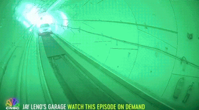 在节目中测试赛博皮卡的时候，就进入过这个超长隧道