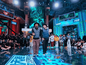 GOGOBROTHER阿部丽(左)张艺兴(右)