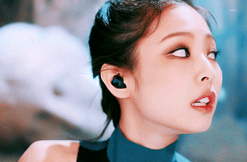 *《kill this love》MV截图