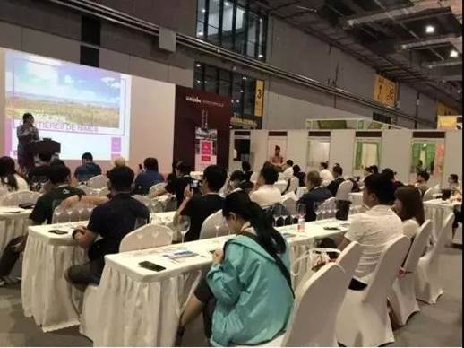 张沛(Flora)老师带领大家深入了解法国最古老的葡萄园——尼姆区。