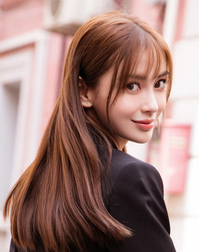 眼妆关键词:有神、深邃、不浓