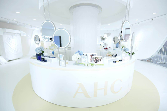 AHC静安大悦城快闪店-产品展示区