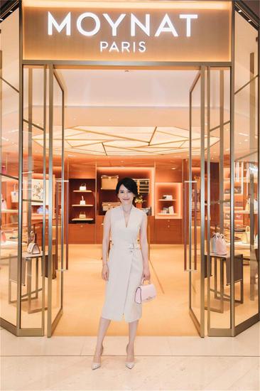 著名演员俞飞鸿参观摩奈MOYNAT王府中环精品店