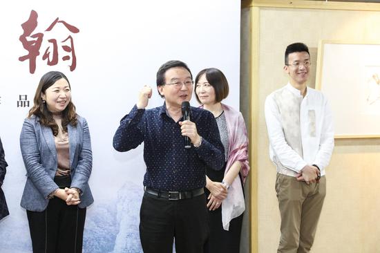 马仲器先生介绍了美润滋心慈善项目,并赞叹了觉醒大和尚以及玉佛禅寺多年以来在上海慈善事业中的领头作用。
