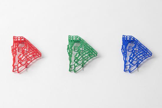 曼西亚, 胸针, 3D打印聚合物, 不锈钢, 98×69×23 mm 来自Einat Leader