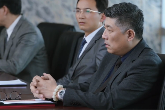 《都挺好》中的“孙副总”,“玉石手串+腕表”look油腻爆表