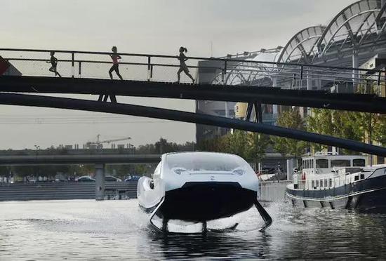 号称“零噪音、零波浪和零排放”的SeaBubbles