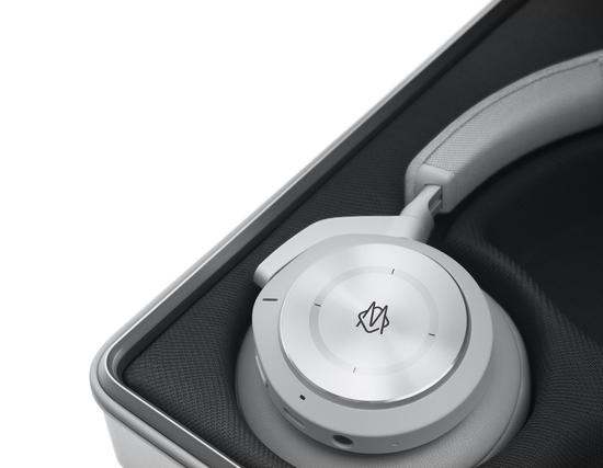 RIMOWA x Bang & Olufsen Beoplay H9i 耳机