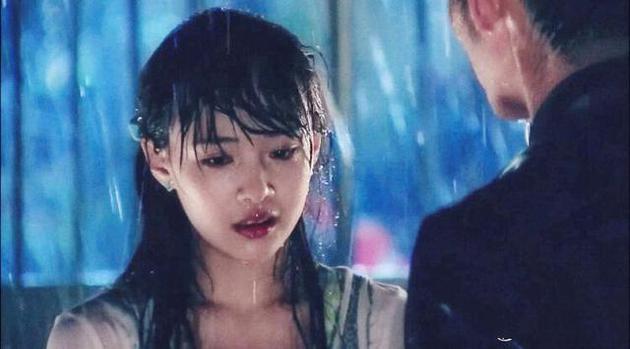 郑爽淋雨