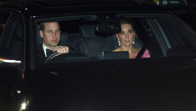 威廉王子与凯特的座驾先于哈里夫妇抵达