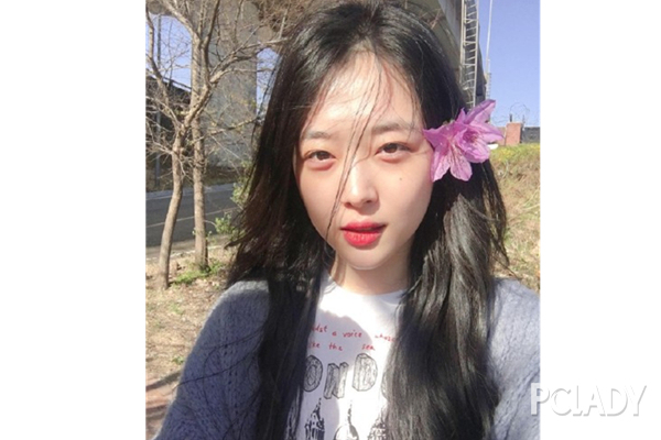 雪莉乍眼一看,真的不是个标准美女