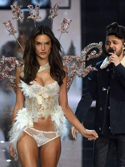 Allessandra Ambrosio һֱVhĘ The Weeknd