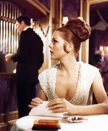 Diana Rigg扮演的Tracy无疑是邦德的真爱