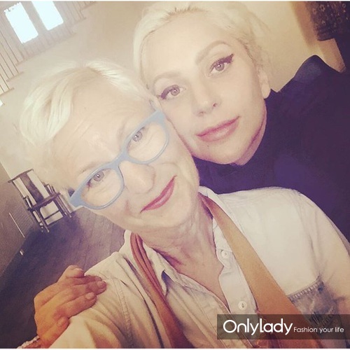 Lou Eyrich对于LadyGaGa的造型花尽了心理