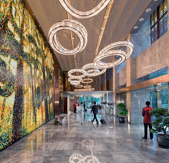 床头挂着价值千万的艺术品 会睡得更香吗?|艺术|酒店|艺术品_新浪时尚_新浪网