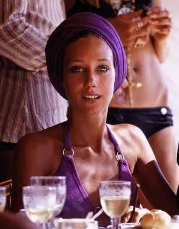 Marisa Berenson 在 60 年代晚宴上