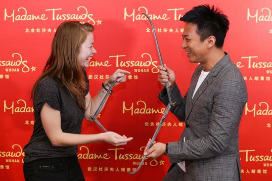 伦敦杜莎夫人蜡像馆专业制作团队为邓超蜡像量身采集制作数据_1