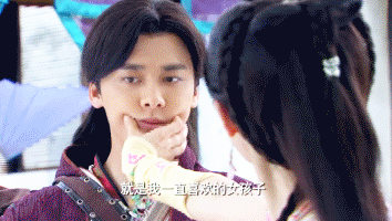 想必900年间也就杨幂有这个捏脸特权