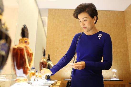 探寻“以美之名 女士精神”源起 杨澜女士访问法国娇兰之家