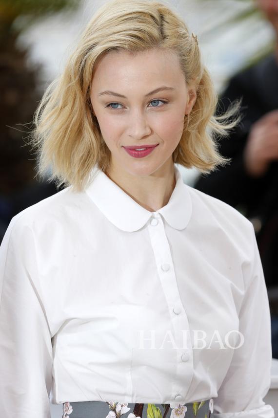 莎拉·加顿 (Sarah Gadon)