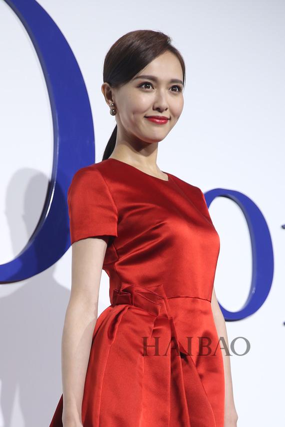 跨年夜怎么妆 最美不过一支红唇!|唇膏|红唇|倪