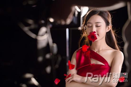 浼橀泤鍋跺儚濂崇