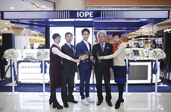 Iope艾诺碧入驻北京新世界百货马天宇亮相剪彩 新浪时尚 新浪网