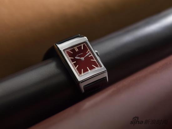 积家Grande Reverso 1931 Rouge大型红色表盘翻转腕表