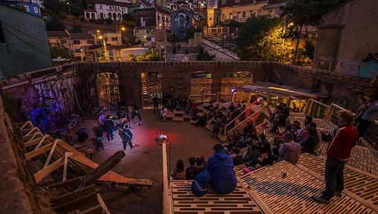 纳尼?这座正当红的小剧场居然曾是垃圾场|垃圾场|小剧场|智利_新浪时尚_新浪网