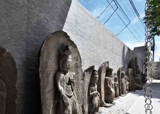 东京这座重建后的寺庙 <wbr>用清水混凝土诠释神圣感