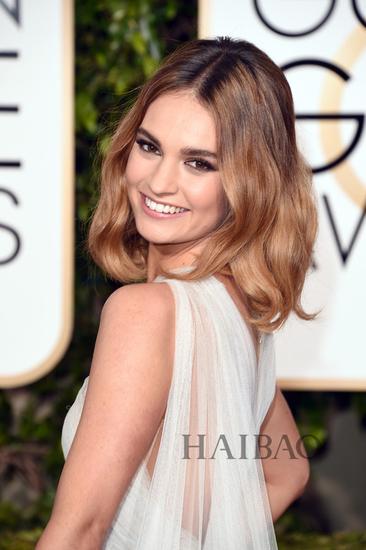 莉莉·詹姆斯 (Lily James)